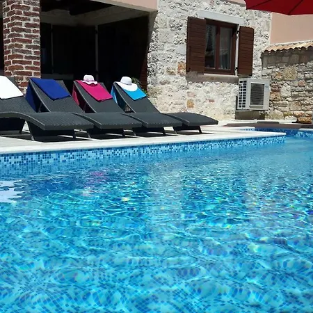 Luna With Pool Feriehus Poreč