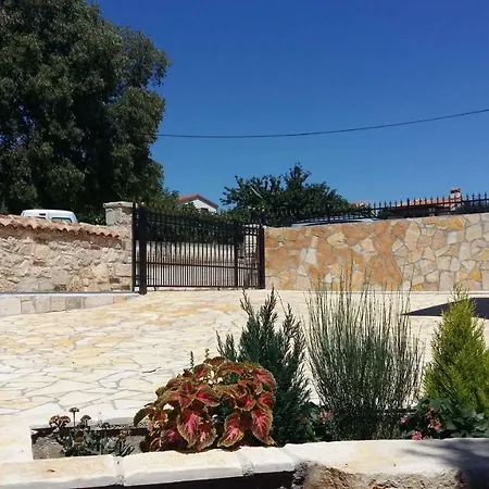 בית נופש Luna With Pool