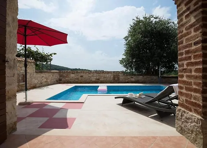 Luna With Pool Poreč