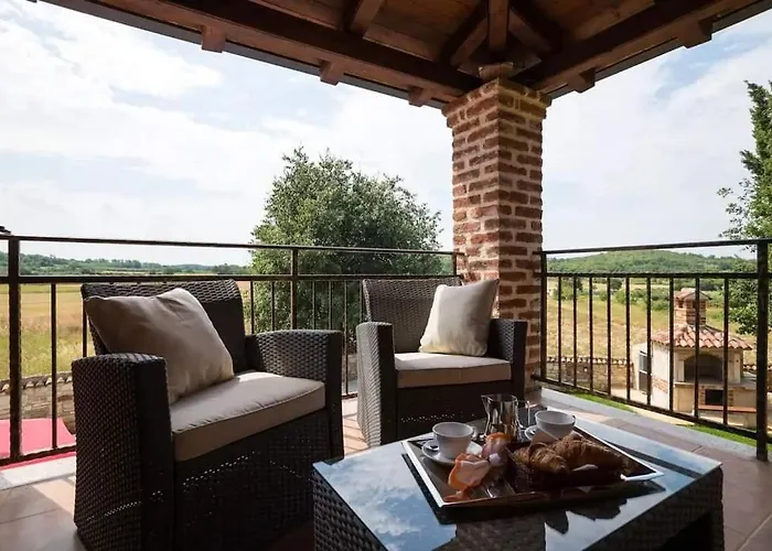 Luna With Pool Feriehus *