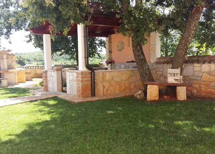 Luna With Pool Poreč