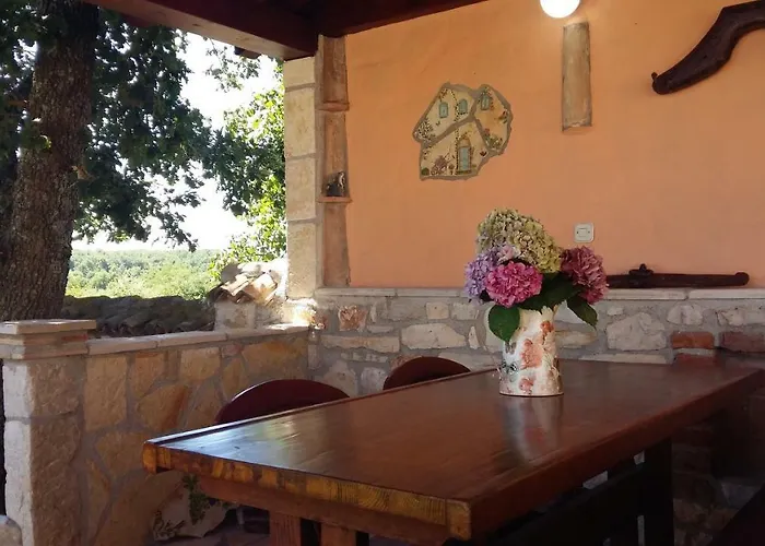 Prázdninový dům Luna With Pool