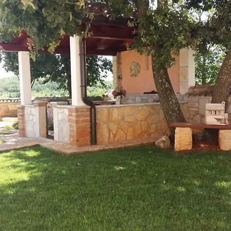 Luna With Pool Πόρετς