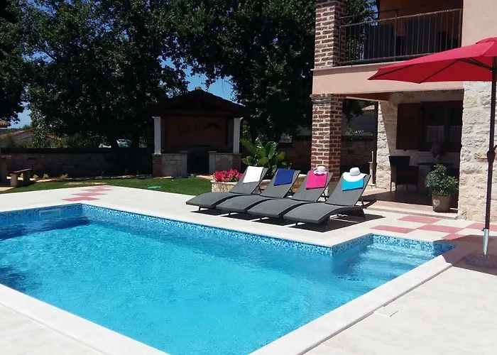 Luna With Pool Πόρετς